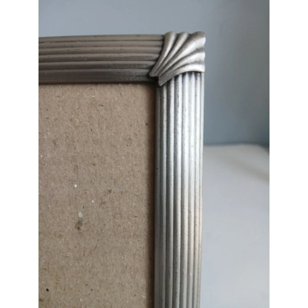 4.5 X 6.5  burnes silver pewter ribbed w fan motif Corner
